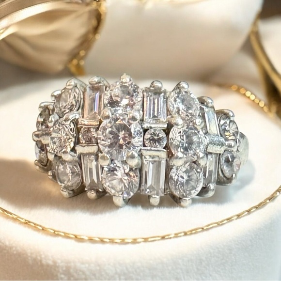 Vintage Sterling Silver Cubic Zirconia Ring (8.5) - Picture 3 of 15